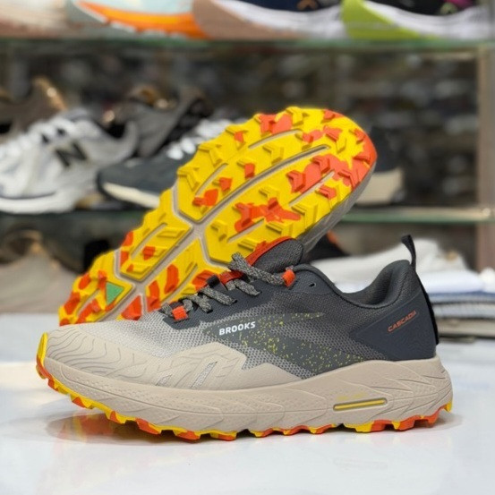 کتونی مسترکوالیتی بروکس کاسکادیا ۱۷ Brooks cascadia 17 / ضمانت ویتنام و کیفیت / سایز ۴۰ الا ۴۵