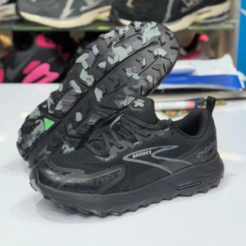 کتونی مسترکوالیتی بروکس کاسکادیا ۱۷ Brooks cascadia 17 / ضمانت ویتنام و کیفیت / سایز ۴۰ الا ۴۵