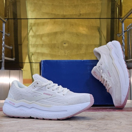 کتونی مسترکوالیتی بروکس گاست مکس ۲ Brooks ghost max 2 / ضمانت ویتنام و کیفیت / سایز ۴۰ الا ۴۵