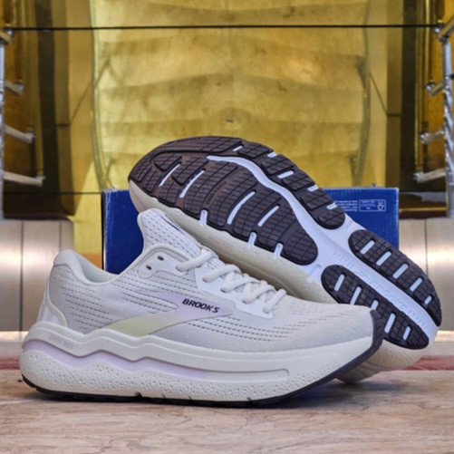 کتونی مسترکوالیتی بروکس گاست مکس ۲ Brooks ghost max 2 / ضمانت ویتنام و کیفیت / سایز ۴۰ الا ۴۵
