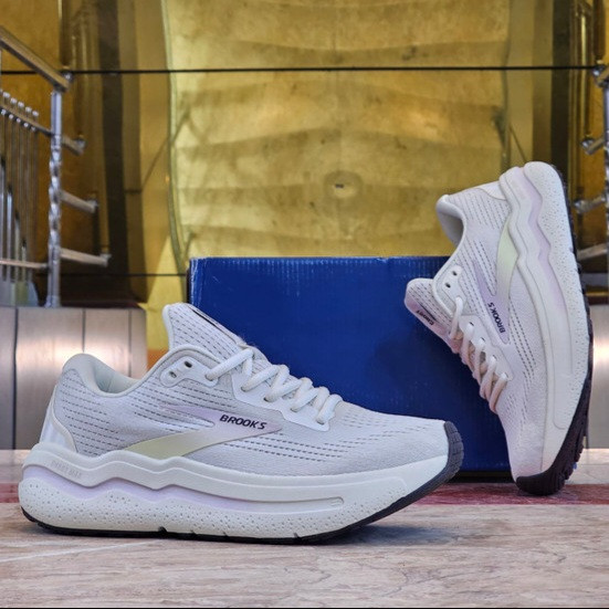 کتونی مسترکوالیتی بروکس گاست مکس ۲ Brooks ghost max 2 / ضمانت ویتنام و کیفیت / سایز ۴۰ الا ۴۵