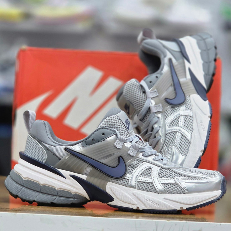 کتونی مسترکوالیتی نایک وی تو کی nike v2k / ضمانت ویتنام و کیفیت / سایز ۴۰ الا ۴۵