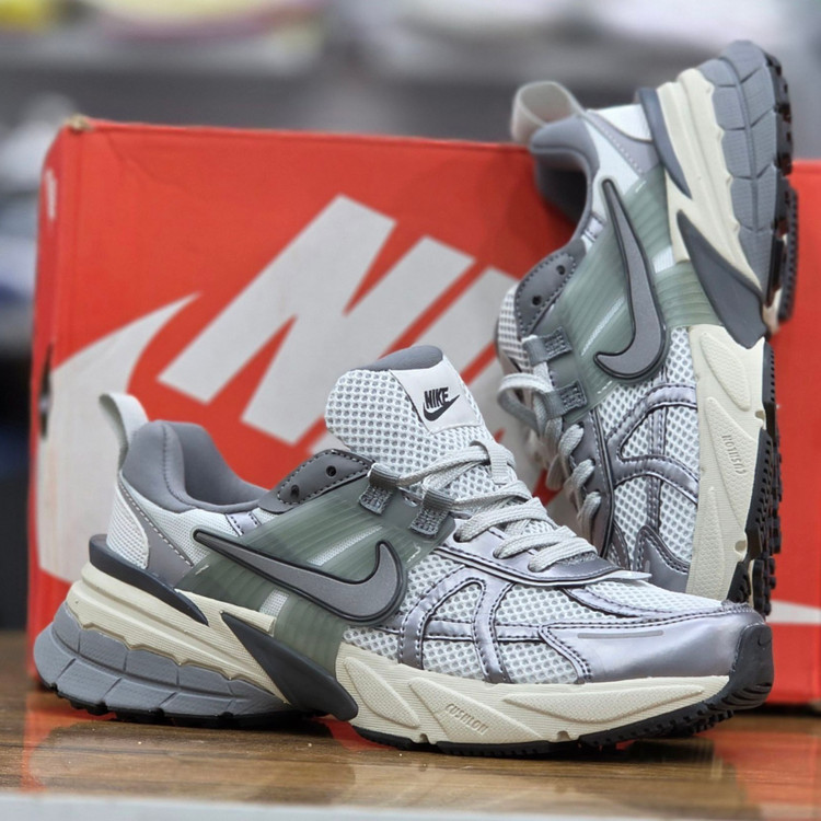 کتونی مسترکوالیتی نایک وی تو کی nike v2k / ضمانت ویتنام و کیفیت / سایز ۴۰ الا ۴۵