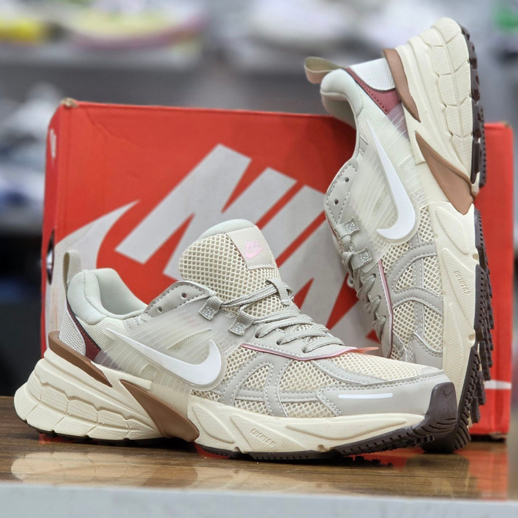 کتونی مسترکوالیتی نایک وی تو کی nike v2k / ضمانت ویتنام و کیفیت / سایز ۴۰ الا ۴۵