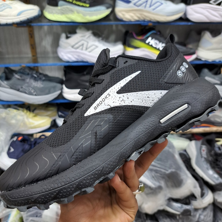 کتونی مسترکوالیتی بروکس کاسکادیا ۱۷ Brooks cascadia 17 / ضمانت ویتنام و کیفیت / سایز ۴۰ الا ۴۵