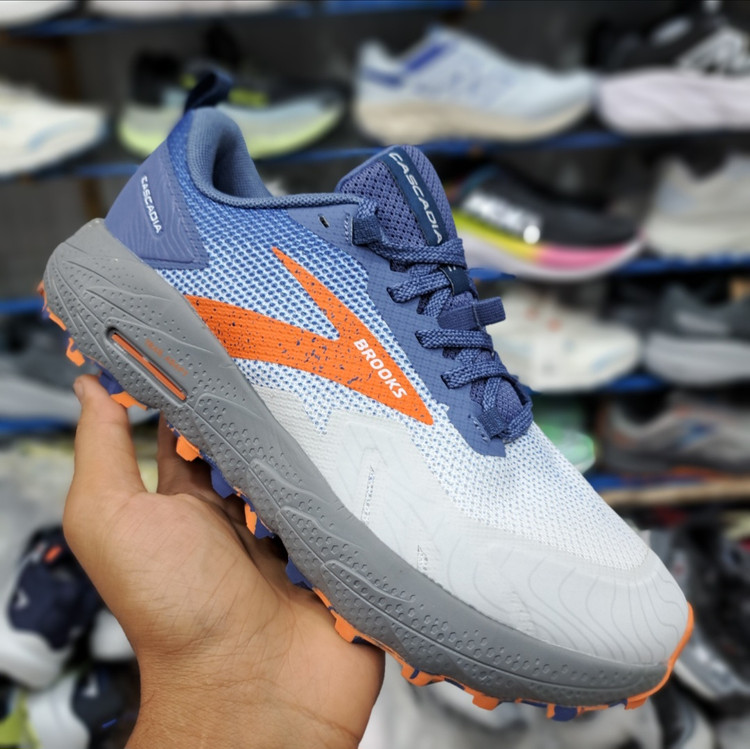 کتونی مسترکوالیتی بروکس کاسکادیا ۱۷ Brooks cascadia 17 / ضمانت ویتنام و کیفیت / سایز ۴۰ الا ۴۵