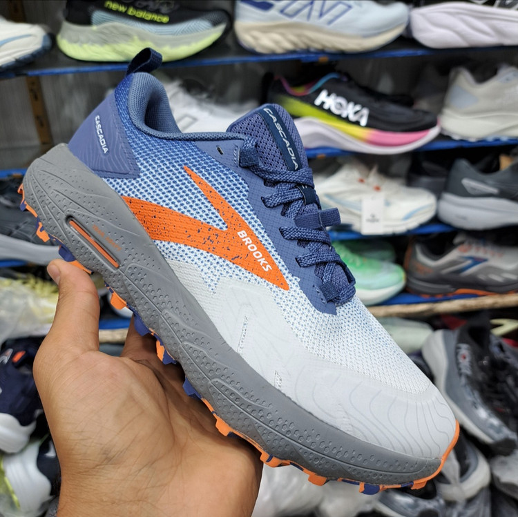 کتونی مسترکوالیتی بروکس کاسکادیا ۱۷ Brooks cascadia 17 / ضمانت ویتنام و کیفیت / سایز ۴۰ الا ۴۵