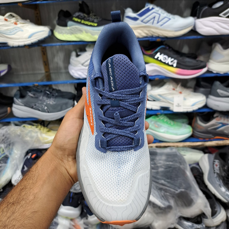 کتونی مسترکوالیتی بروکس کاسکادیا ۱۷ Brooks cascadia 17 / ضمانت ویتنام و کیفیت / سایز ۴۰ الا ۴۵