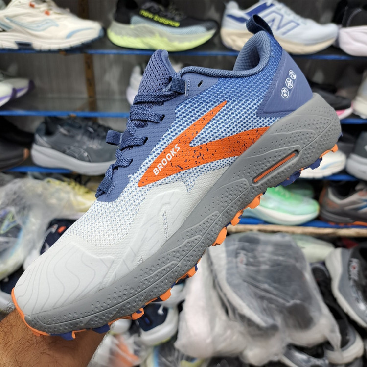 کتونی مسترکوالیتی بروکس کاسکادیا ۱۷ Brooks cascadia 17 / ضمانت ویتنام و کیفیت / سایز ۴۰ الا ۴۵