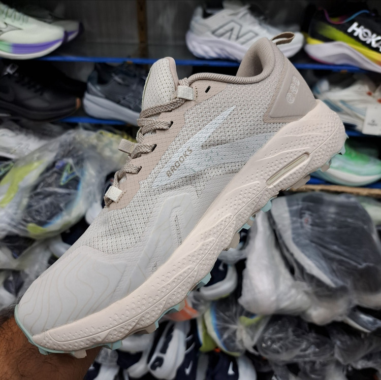 کتونی مسترکوالیتی بروکس کاسکادیا ۱۷ Brooks cascadia 17 / ضمانت ویتنام و کیفیت / سایز ۴۰ الا ۴۵