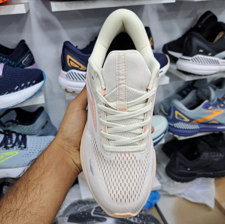 کتونی ویتنامی بروکس آدرنالین جی تی اس ۲۳ Brooks adrenaline gts 23 / رویه مقاوم و تنفس پذیر / کیفیت مستر ۲۰۲۵ / سایز ۴۰ الا ۴۵
