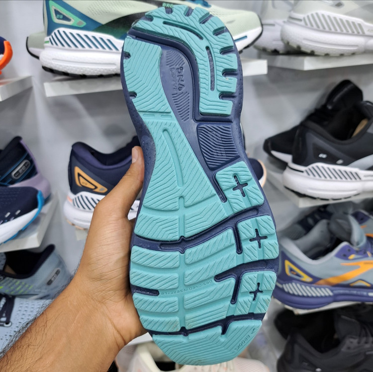 کتونی ویتنامی بروکس آدرنالین جی تی اس ۲۳ Brooks adrenaline gts 23 / رویه مقاوم و تنفس پذیر / کیفیت مستر ۲۰۲۵ / سایز ۴۰ الا ۴۵