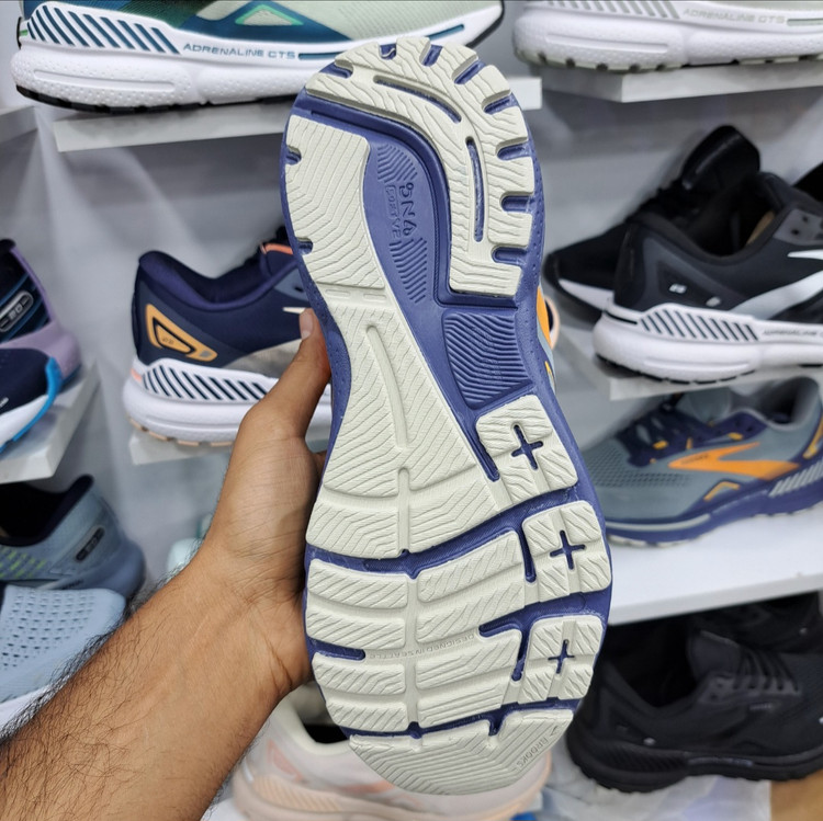 کتونی ویتنامی بروکس آدرنالین جی تی اس ۲۳ Brooks adrenaline gts 23 / رویه مقاوم و تنفس پذیر / کیفیت مستر ۲۰۲۵ / سایز ۴۰ الا ۴۵