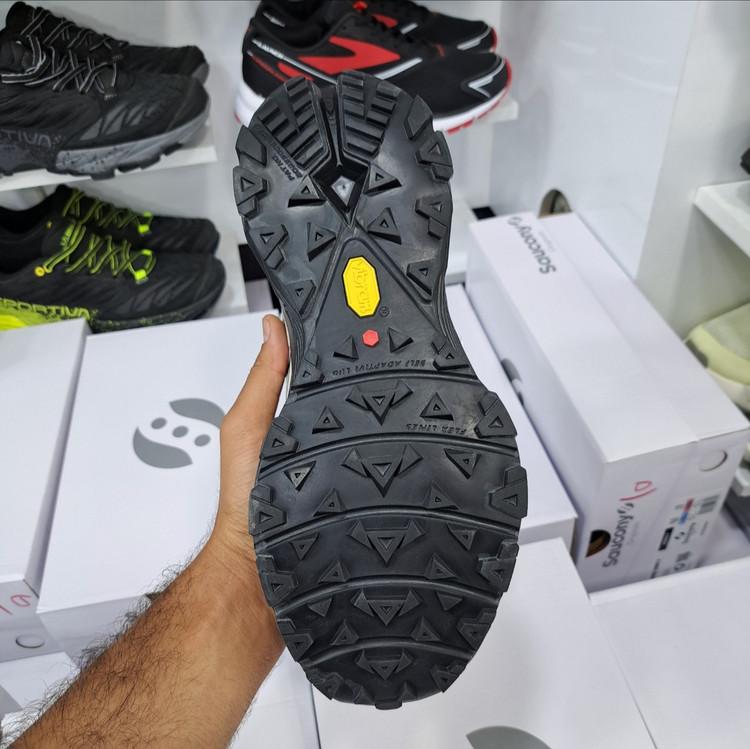 کفش طبیعت گردی مسترکوالیتی کلمبیا هایکینگ Columbia hiking / گورتکس و ضد آب / سایز ۴۰ الا ۴۵
