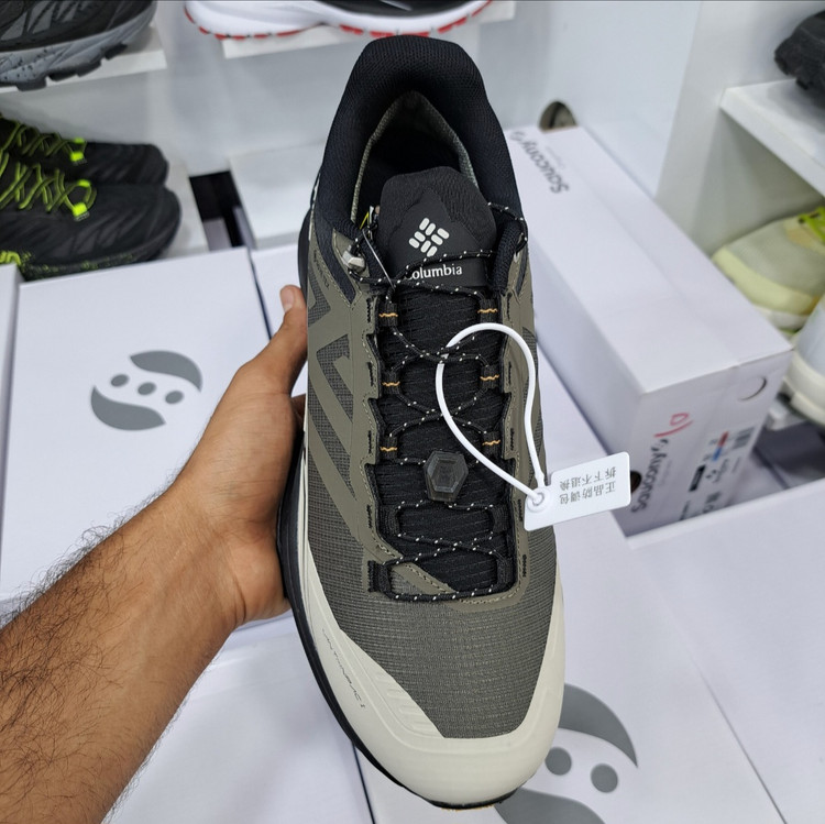 کفش طبیعت گردی مسترکوالیتی کلمبیا هایکینگ Columbia hiking / گورتکس و ضد آب / سایز ۴۰ الا ۴۵