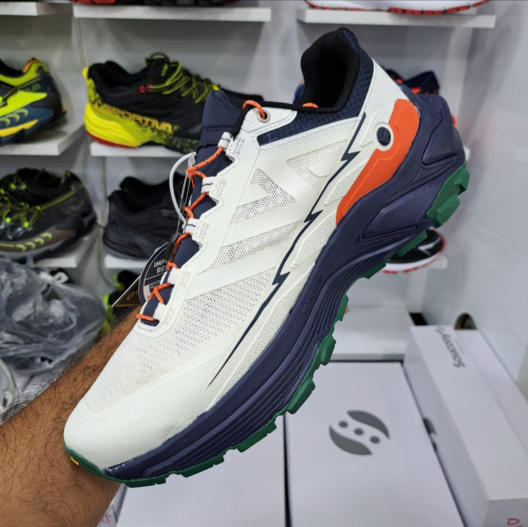 کفش طبیعت گردی مسترکوالیتی کلمبیا هایکینگ Columbia hiking / گورتکس و ضد آب / سایز ۴۰ الا ۴۵