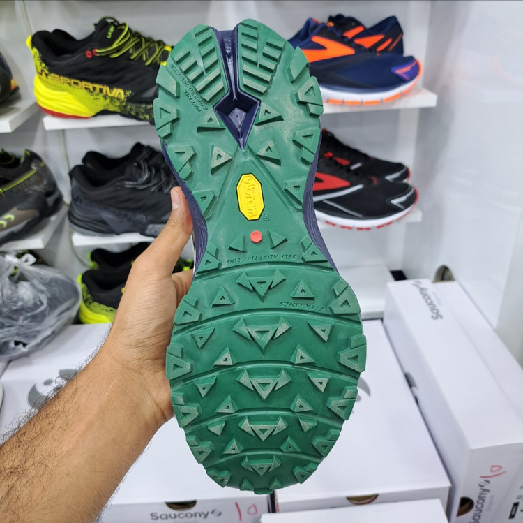 کفش طبیعت گردی مسترکوالیتی کلمبیا هایکینگ Columbia hiking / گورتکس و ضد آب / سایز ۴۰ الا ۴۵