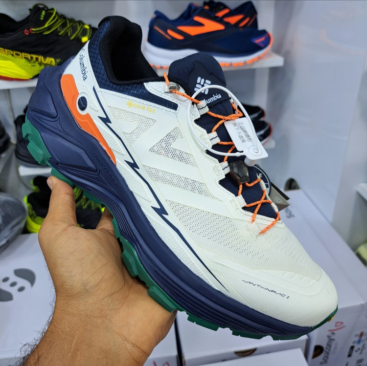 کفش طبیعت گردی مسترکوالیتی کلمبیا هایکینگ Columbia hiking / گورتکس و ضد آب / سایز ۴۰ الا ۴۵