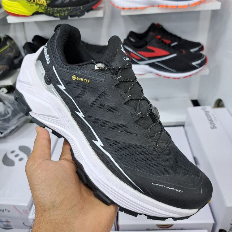 کفش طبیعت گردی مسترکوالیتی کلمبیا هایکینگ Columbia hiking / گورتکس و ضد آب / سایز ۴۰ الا ۴۵