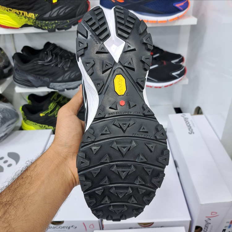 کفش طبیعت گردی مسترکوالیتی کلمبیا هایکینگ Columbia hiking / گورتکس و ضد آب / سایز ۴۰ الا ۴۵