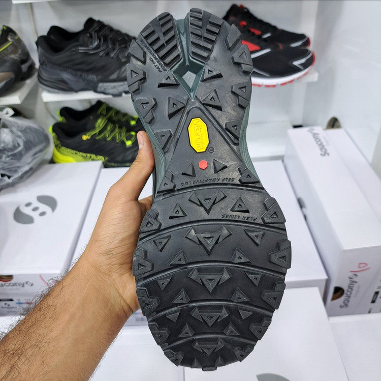 کفش طبیعت گردی مسترکوالیتی کلمبیا هایکینگ Columbia hiking / گورتکس و ضد آب / سایز ۴۰ الا ۴۵