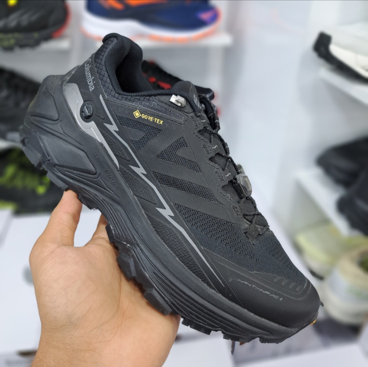 کفش طبیعت گردی مسترکوالیتی کلمبیا هایکینگ Columbia hiking / گورتکس و ضد آب / سایز ۴۰ الا ۴۵