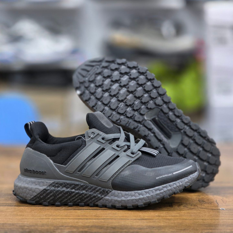 کتونی مسترکوالیتی زنانه آدیداس الترا بوست Adidas Ultra boots / ضمانت ویتنام و کیفیت / سایز ۳۶ الا ۳۹