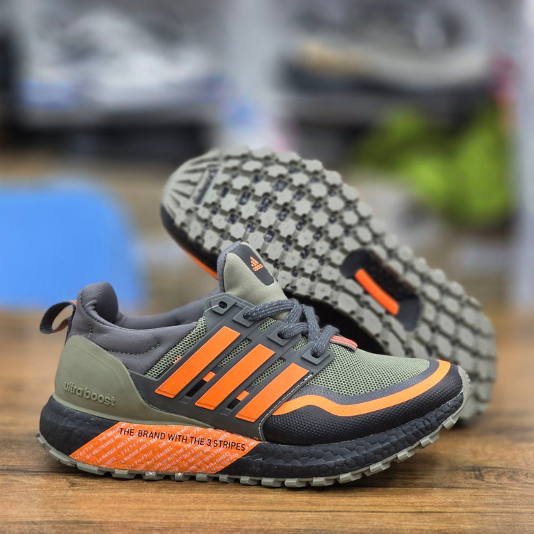 کتونی مسترکوالیتی زنانه آدیداس الترا بوست Adidas Ultra boots / ضمانت ویتنام و کیفیت / سایز ۳۶ الا ۳۹