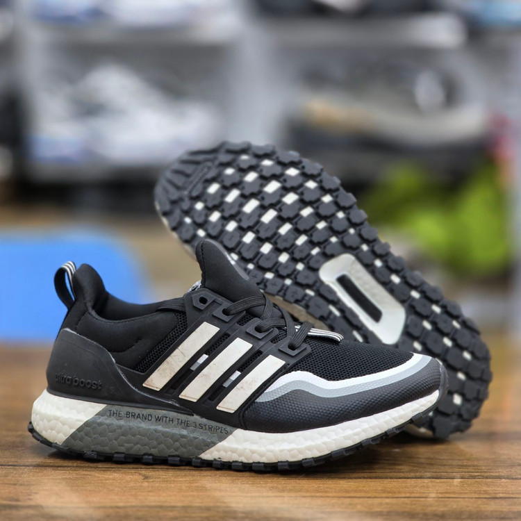کتونی مسترکوالیتی زنانه آدیداس الترا بوست Adidas Ultra boots / ضمانت ویتنام و کیفیت / سایز ۳۶ الا ۳۹
