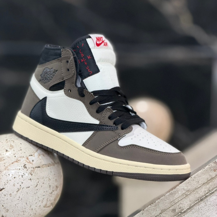 کفش مسترکوالیتی نایک ایر جردن وان Nike air Jordan 1 / ضمانت کیفیت و ویتنام / سایز ۴۰ الا ۴۵