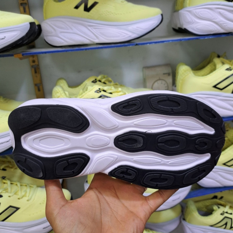 کتونی مسترکوالیتی نیوبالانس فرش فوم مور newbalance fresh foam more / ضمانت کیفیت و ویتنام / سایز ۴۰ الا ۴۵