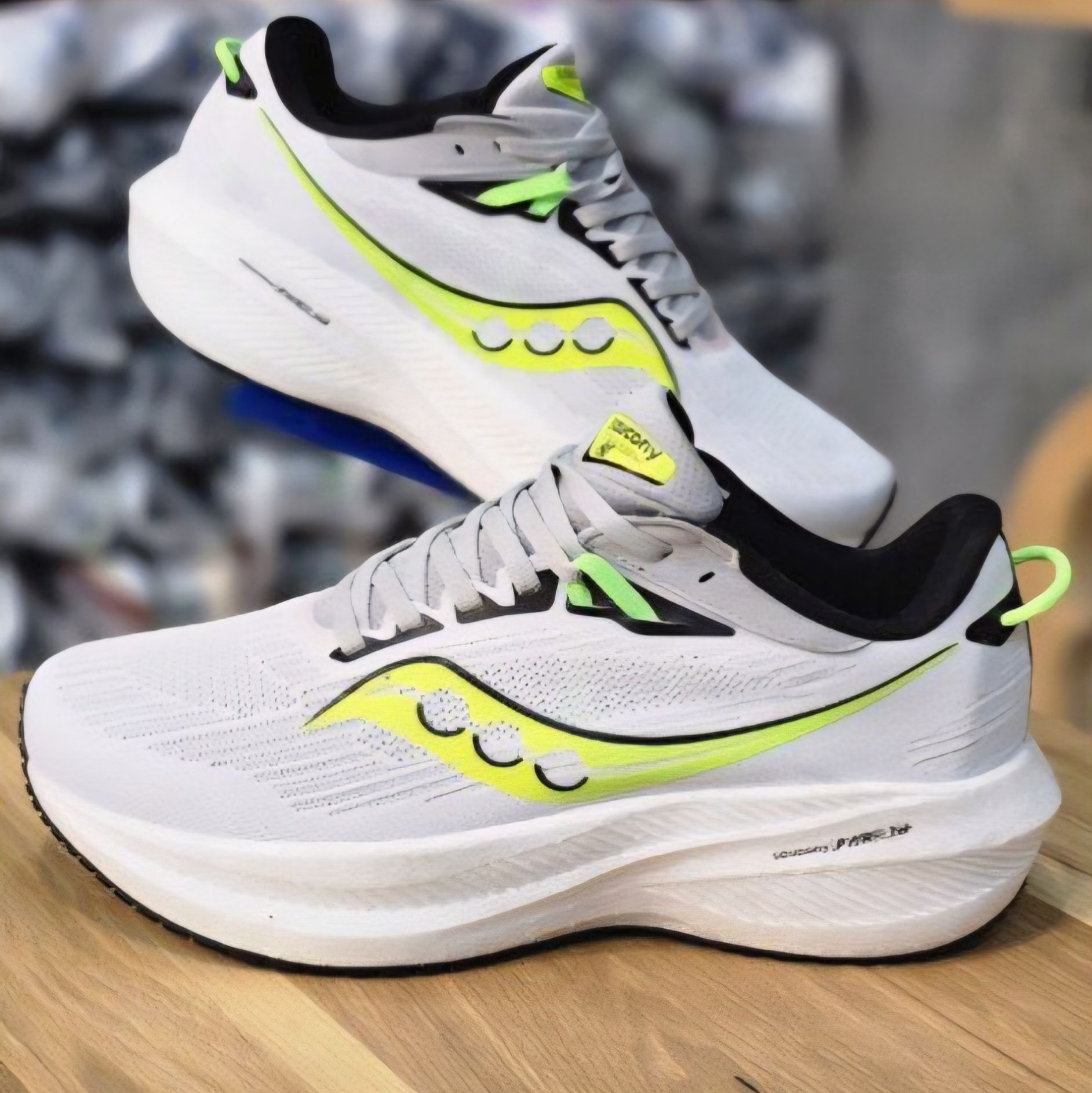 کتونی ساکونی تریومف ۲۱ Saucony triumph 21 / کیفیت مستر / سایز ۴۱ ۴۲ ۴۴ ۴۵