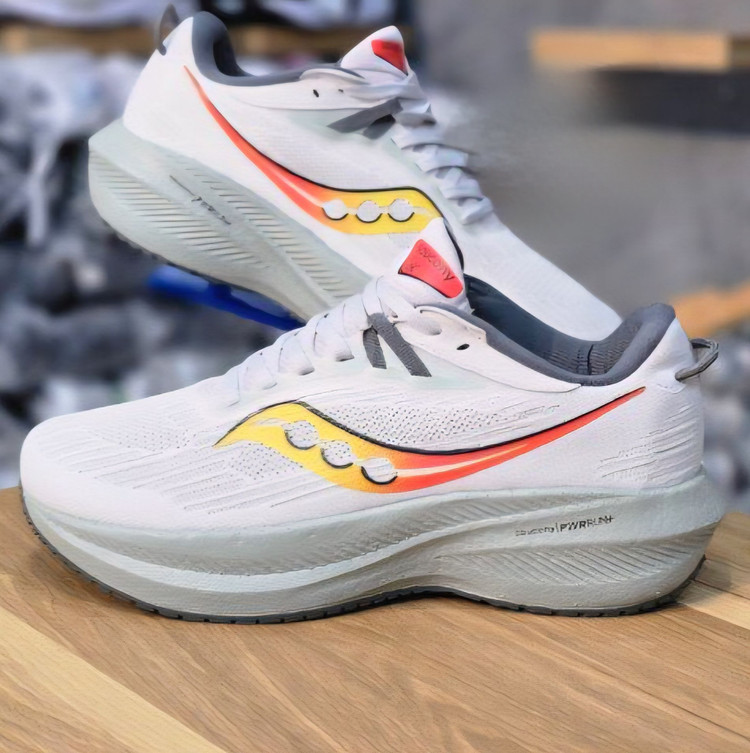 کتونی ساکونی تریومف ۲۱ Saucony triumph 21 / کیفیت مستر / سایز 38 40 ۴۴ ۴۵