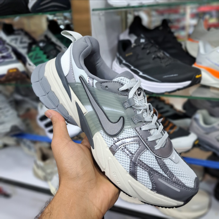 کتونی مسترکوالیتی نایک وی تو کی nike v2k / ضمانت ویتنام و کیفیت / سایز ۴۰ الا ۴۵