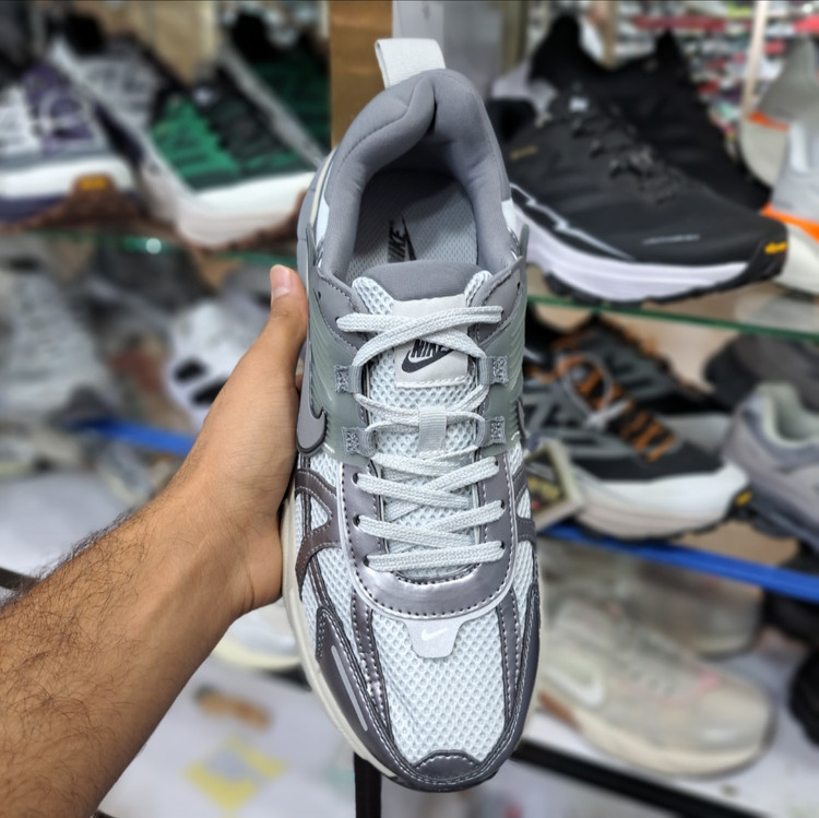 کتونی مسترکوالیتی نایک وی تو کی nike v2k / ضمانت ویتنام و کیفیت / سایز ۴۰ الا ۴۵