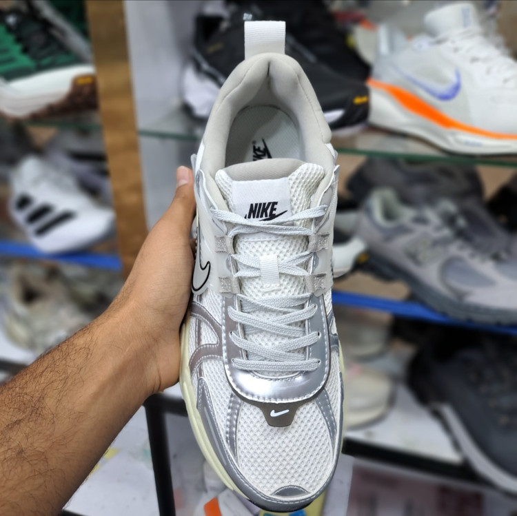 کتونی مسترکوالیتی نایک وی تو کی nike v2k / ضمانت ویتنام و کیفیت / سایز ۴۰ الا ۴۵
