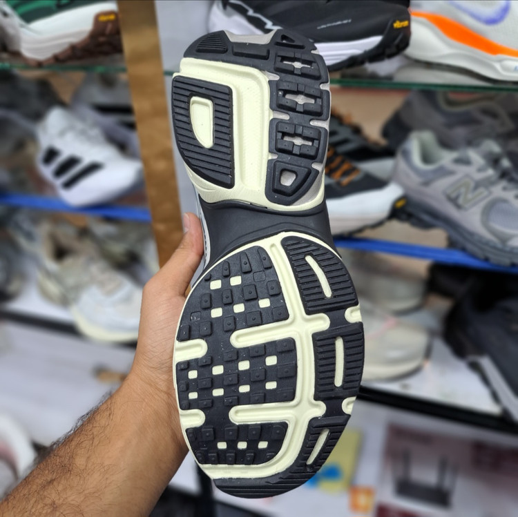 کتونی مسترکوالیتی نایک وی تو کی nike v2k / ضمانت ویتنام و کیفیت / سایز ۴۰ الا ۴۵
