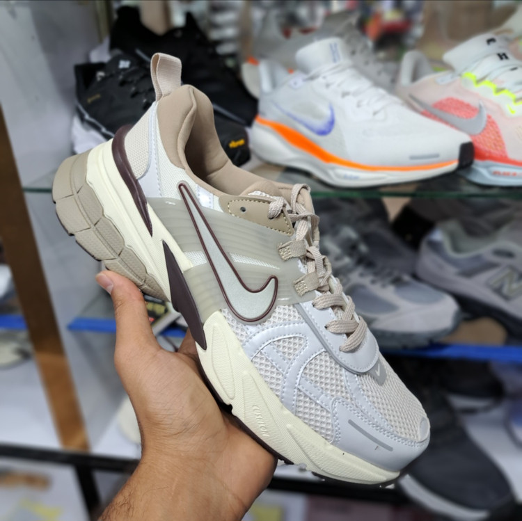 کتونی مسترکوالیتی نایک وی تو کی nike v2k / ضمانت ویتنام و کیفیت / سایز ۴۰ الا ۴۵