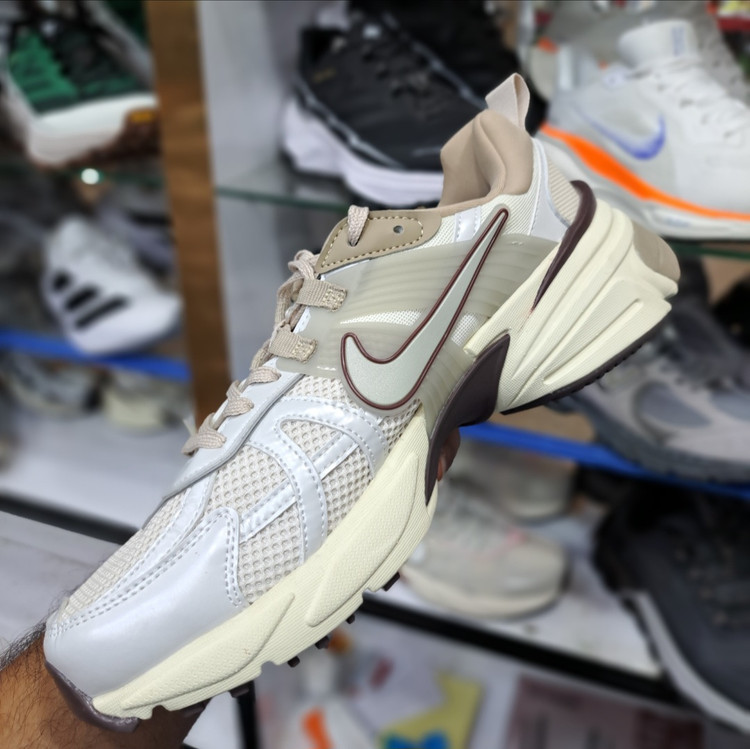 کتونی مسترکوالیتی نایک وی تو کی nike v2k / ضمانت ویتنام و کیفیت / سایز ۴۰ الا ۴۵