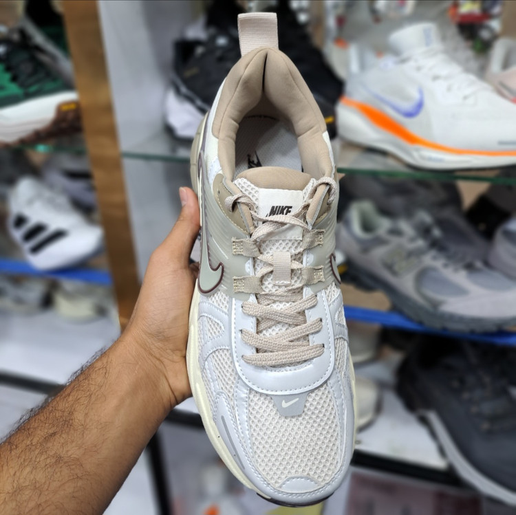 کتونی مسترکوالیتی نایک وی تو کی nike v2k / ضمانت ویتنام و کیفیت / سایز ۴۰ الا ۴۵