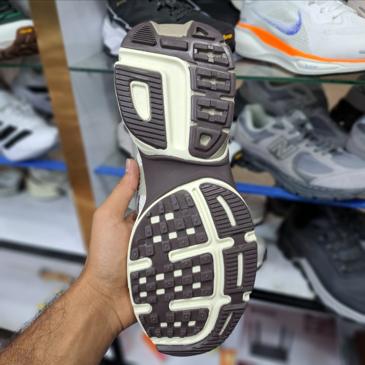 کتونی مسترکوالیتی نایک وی تو کی nike v2k / ضمانت ویتنام و کیفیت / سایز ۴۰ الا ۴۵