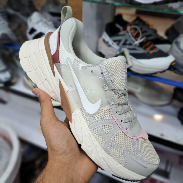 کتونی مسترکوالیتی نایک وی تو کی nike v2k / ضمانت ویتنام و کیفیت / سایز ۴۰ الا ۴۵