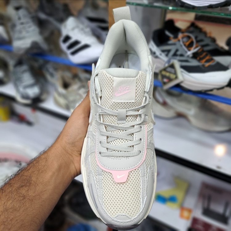 کتونی مسترکوالیتی نایک وی تو کی nike v2k / ضمانت ویتنام و کیفیت / سایز ۴۰ الا ۴۵