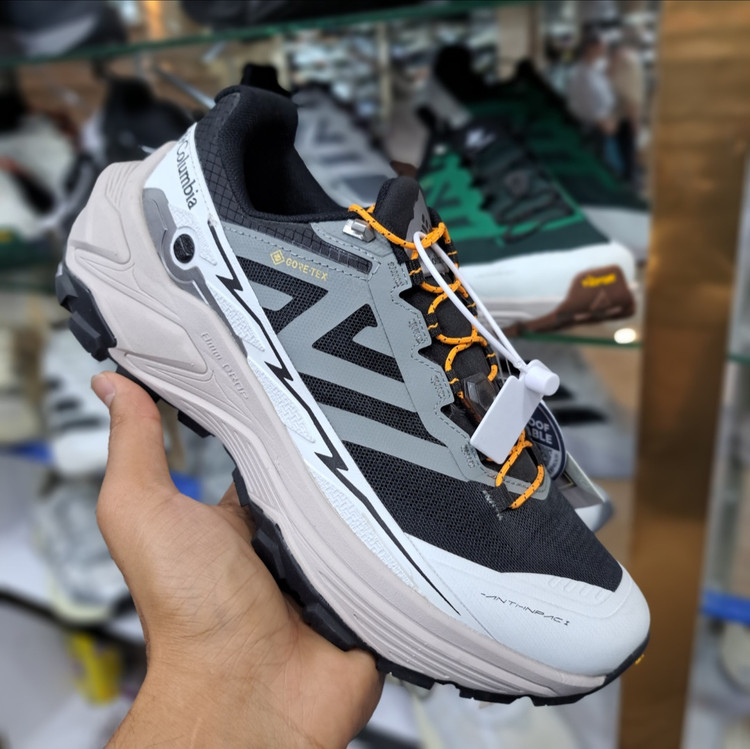 کفش طبیعت گردی مسترکوالیتی کلمبیا هایکینگ Columbia hiking / گورتکس و ضد آب / سایز ۴۰ الا ۴۵