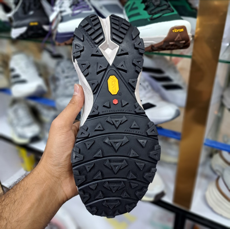 کفش طبیعت گردی مسترکوالیتی کلمبیا هایکینگ Columbia hiking / گورتکس و ضد آب / سایز ۴۰ الا ۴۵