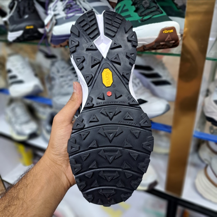 کفش طبیعت گردی مسترکوالیتی کلمبیا هایکینگ Columbia hiking / گورتکس و ضد آب / سایز ۴۰ الا ۴۵