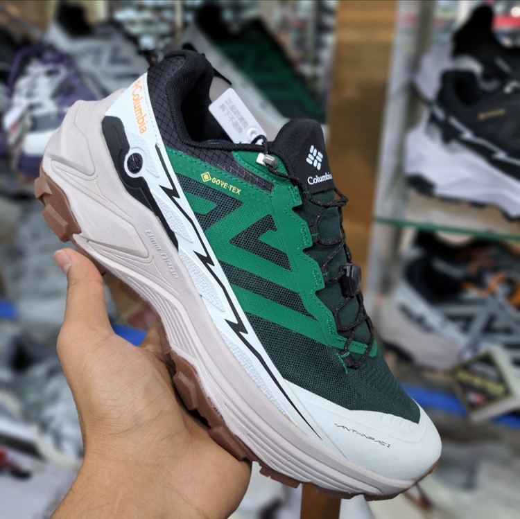 کفش طبیعت گردی مسترکوالیتی کلمبیا هایکینگ Columbia hiking / گورتکس و ضد آب / سایز ۴۰ الا ۴۵