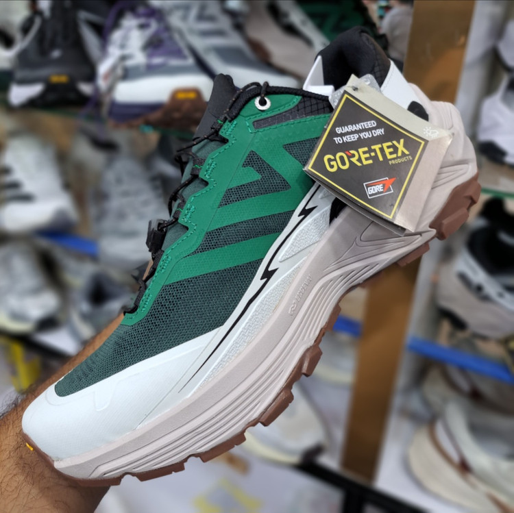 کفش طبیعت گردی مسترکوالیتی کلمبیا هایکینگ Columbia hiking / گورتکس و ضد آب / سایز ۴۰ الا ۴۵