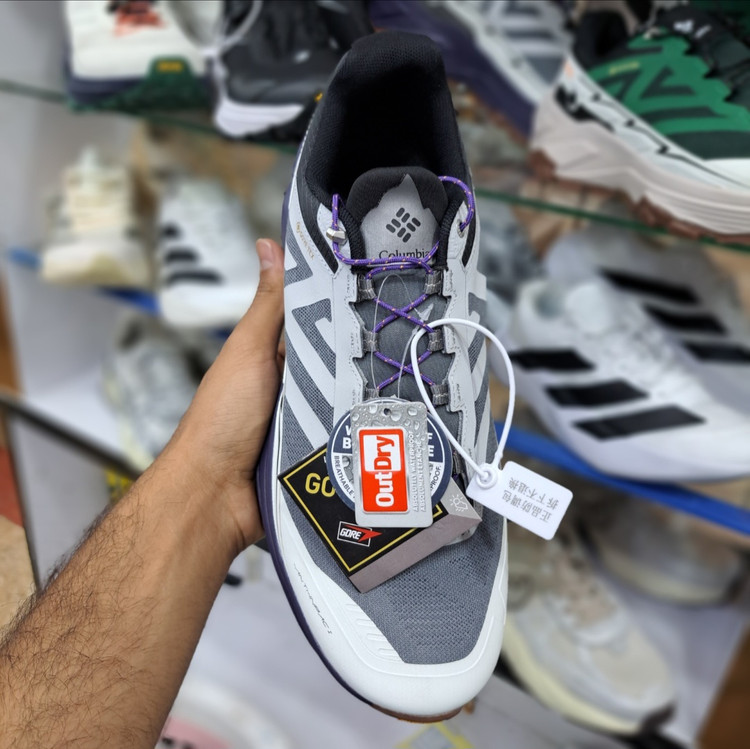 کفش طبیعت گردی مسترکوالیتی کلمبیا هایکینگ Columbia hiking / گورتکس و ضد آب / سایز ۴۰ الا ۴۵