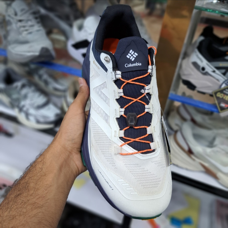 کفش طبیعت گردی مسترکوالیتی کلمبیا هایکینگ Columbia hiking / گورتکس و ضد آب / سایز ۴۰ الا ۴۵